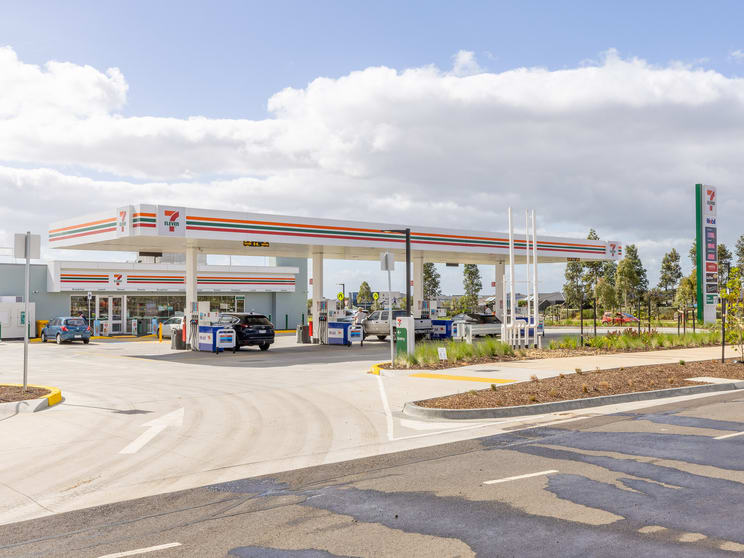 Click to view all images 2 Rail Circuit Mambourin VIC 3024 - Image 2