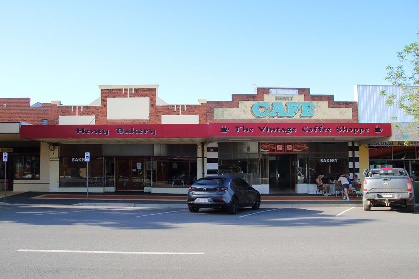 Click to view all images 17 & 19 Sladen Street Henty NSW 2658 - Image 1