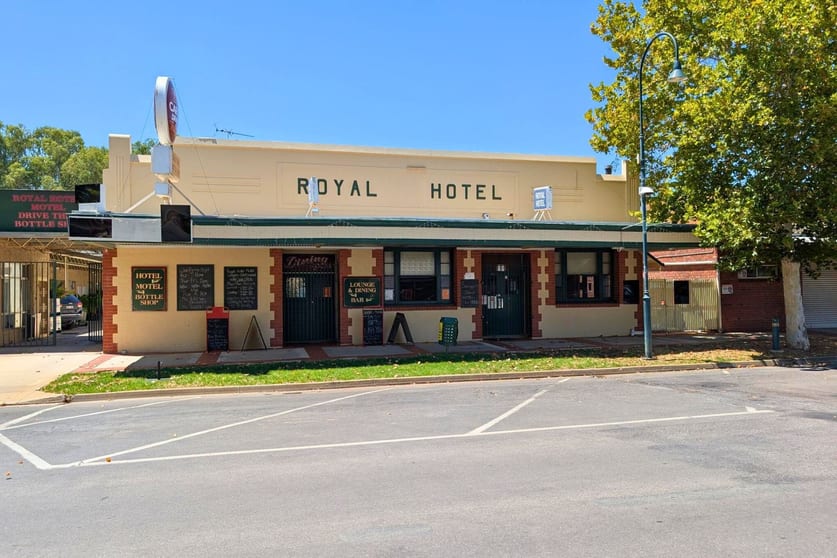 Click to view all images 41-45 Darling Street Wentworth NSW 2648 - Image 1