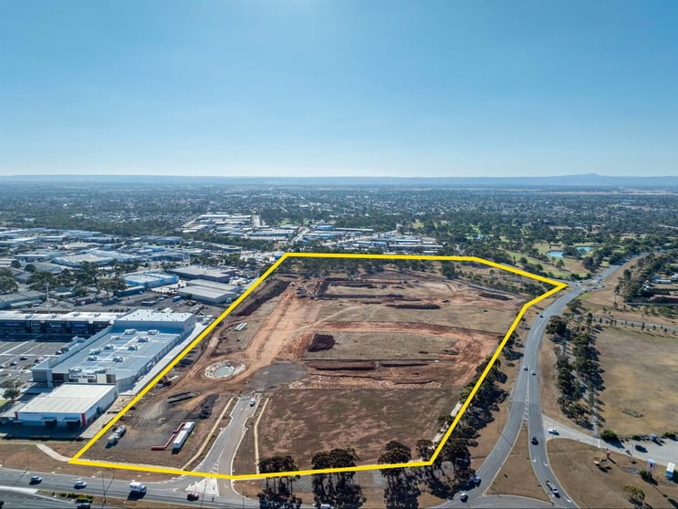 Click to view all images 3 Federation Dr Melton VIC 3337 - Image 3