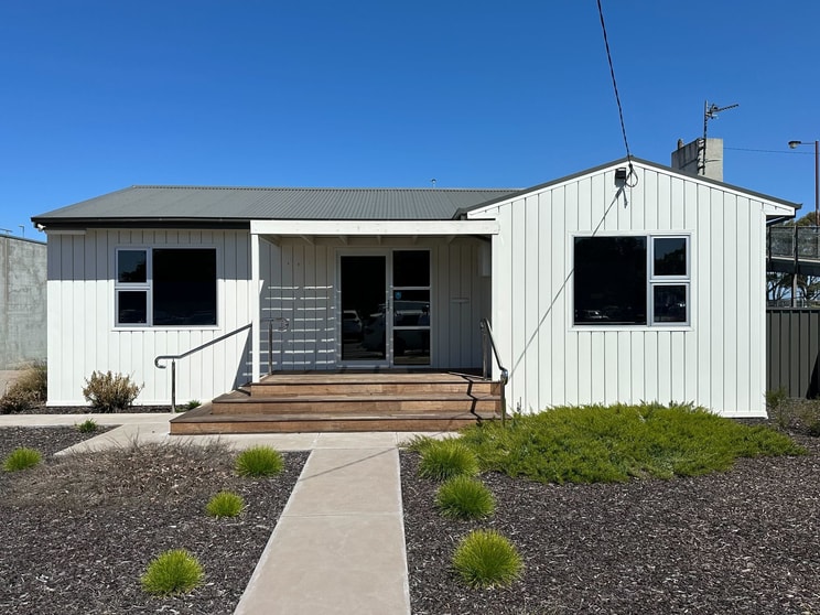 Click to view all images 131 MacLeod Street Bairnsdale VIC 3875 - Image 2