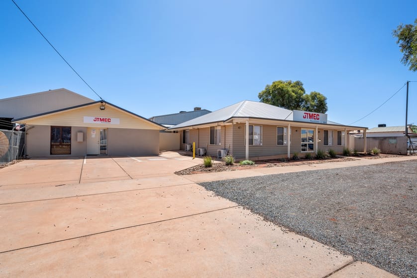 Click to view all images 214 Dugan Street Kalgoorlie WA 6430 - Image 1