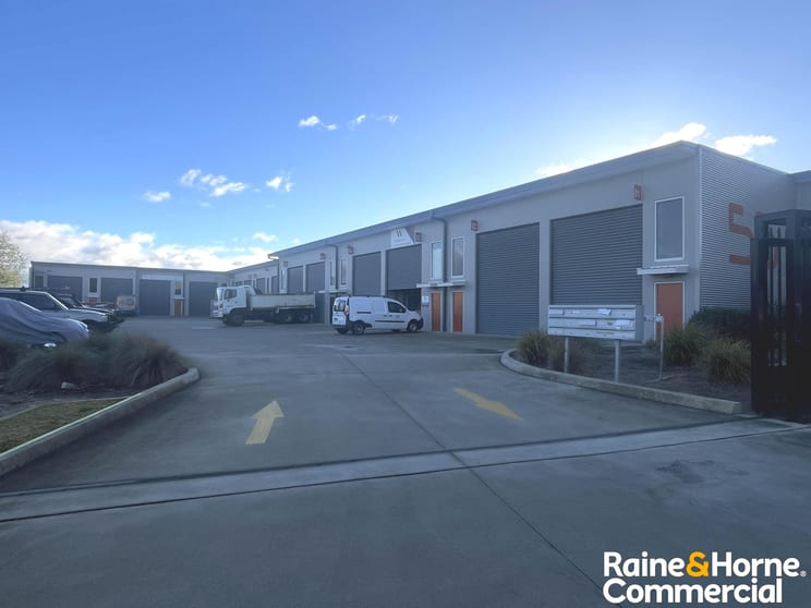 Click to view all images 2/55 Thurralilly Street Queanbeyan NSW 2620 - Image 3