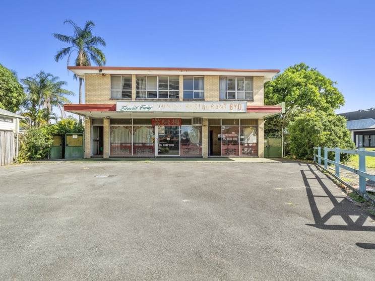 Click to view all images 10 Frank Street Labrador QLD 4215 - Image 3