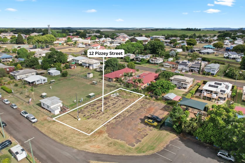 Click to view all images 12 Pizzey Street Childers QLD 4660 - Image 1