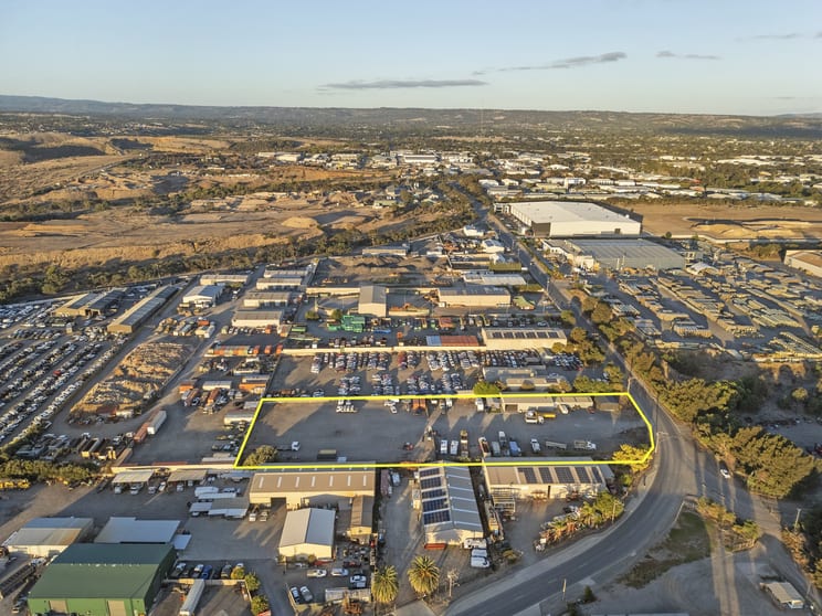Click to view all images 18 Christie Road Lonsdale SA 5160 - Image 3