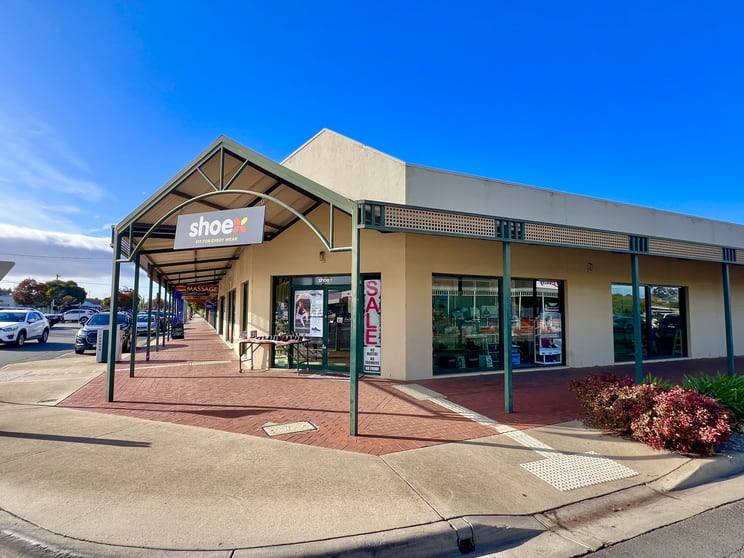 Click to view all images Unit 1/17 Main St Cobram VIC 3644 - Image 2