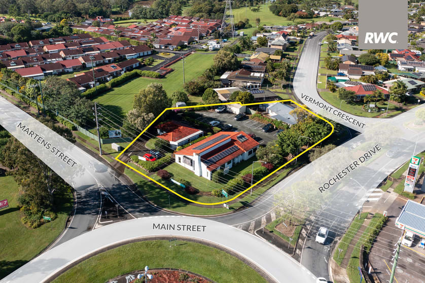 Click to view all images 2 Rochester Drive Mount Warren Park QLD 4207 - Image 2