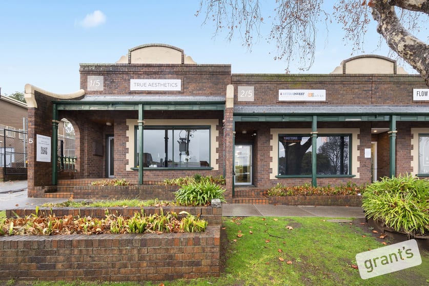Click to view all images 1 & 2/5 Gloucester Avenue Berwick VIC 3806 - Image 1