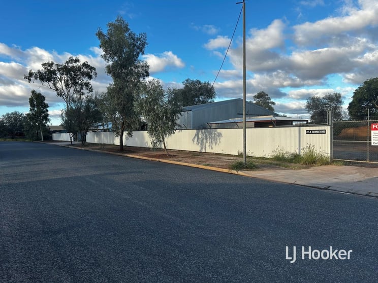 Click to view all images 21 George Crescent Ciccone NT 0870 - Image 1