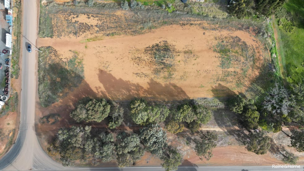 Click to view all images 2 Thornbury Close Kojonup WA 6395 - Image 2