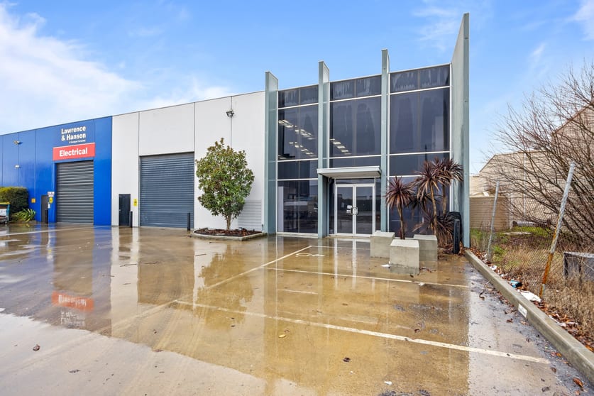 Click to view all images 3/5 Caravan Street Wendouree VIC 3355 - Image 1
