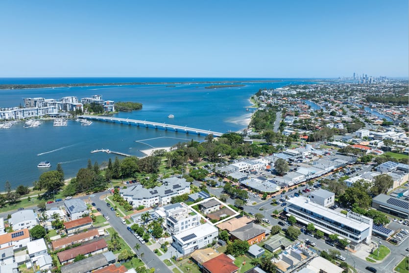 Click to view all images 7-9 Bruce Avenue Paradise Point QLD 4216 - Image 3