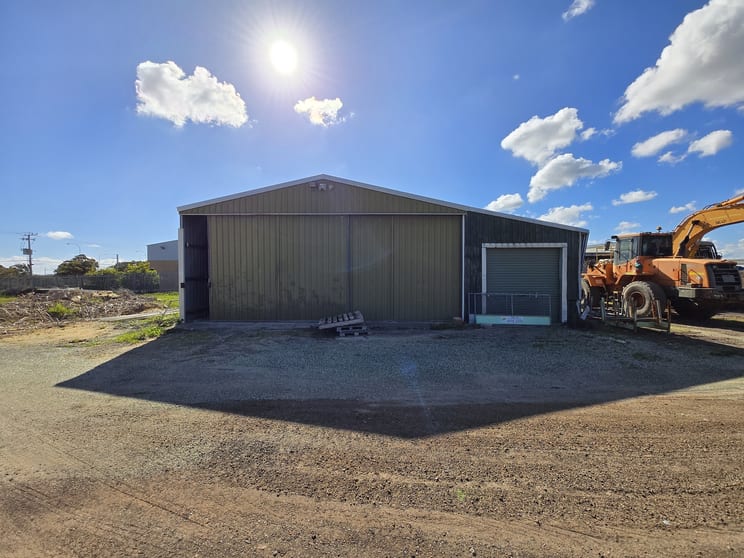 Click to view all images 2042 Wanneroo Road Neerabup WA 6031 - Image 3