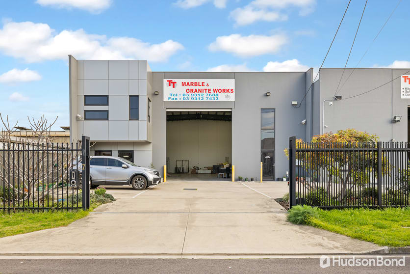 Click to view all images 7 Henderson Street Sunshine North VIC 3020 - Image 2