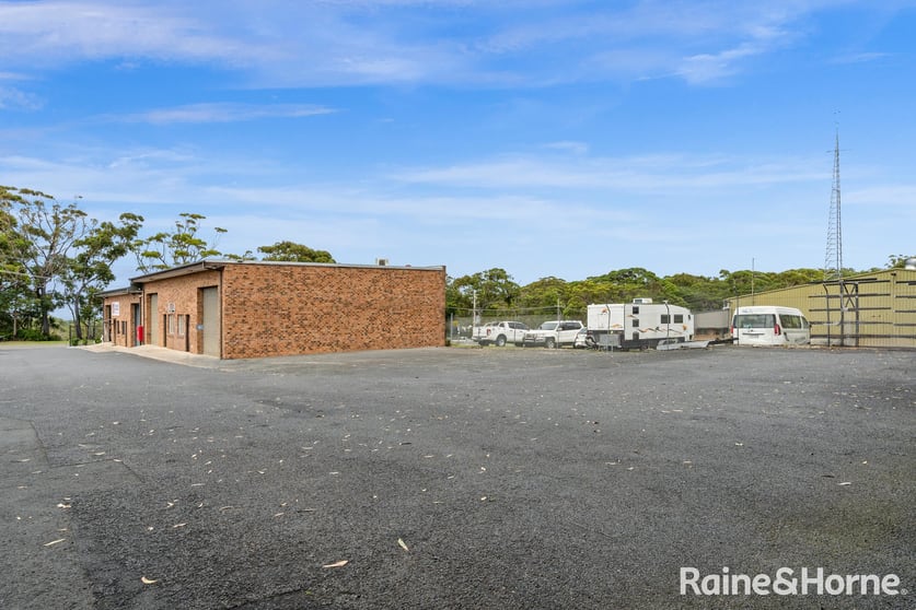 Click to view all images 8/15 Deering Street Ulladulla NSW 2539 - Image 2