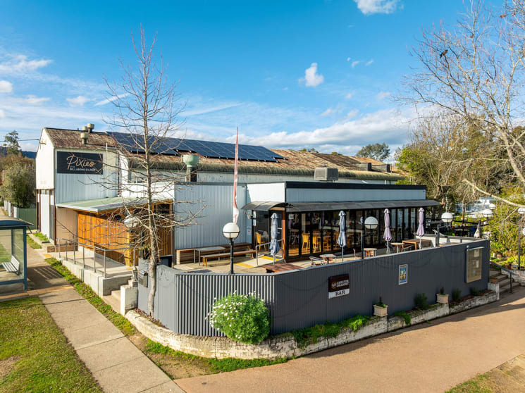 Click to view all images 19 Main Street Eildon VIC 3713 - Image 3