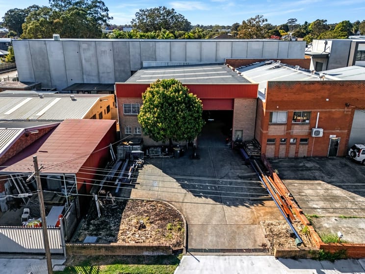 Click to view all images 1 Leedham Place Riverwood NSW 2210 - Image 1