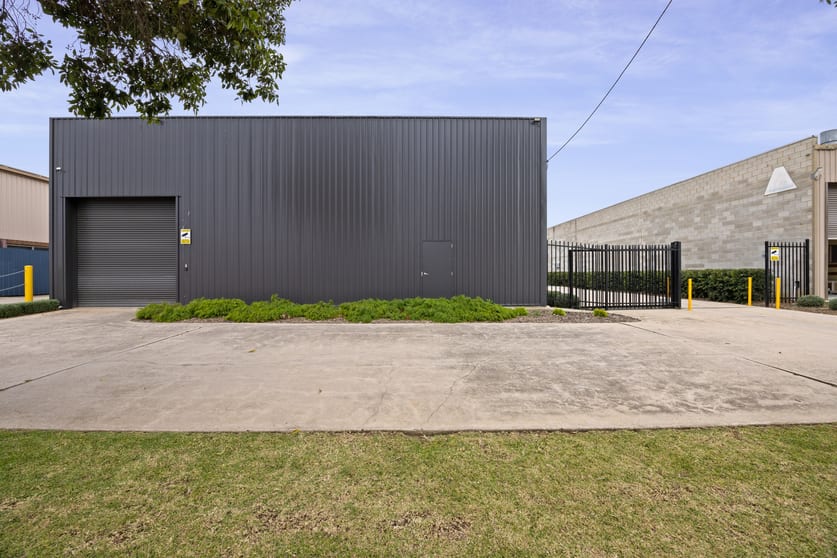 Click to view all images 899 Metry Street North Albury NSW 2640 - Image 2