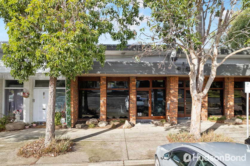 Click to view all images 18 Pinnacle Crescent Bulleen VIC 3105 - Image 2