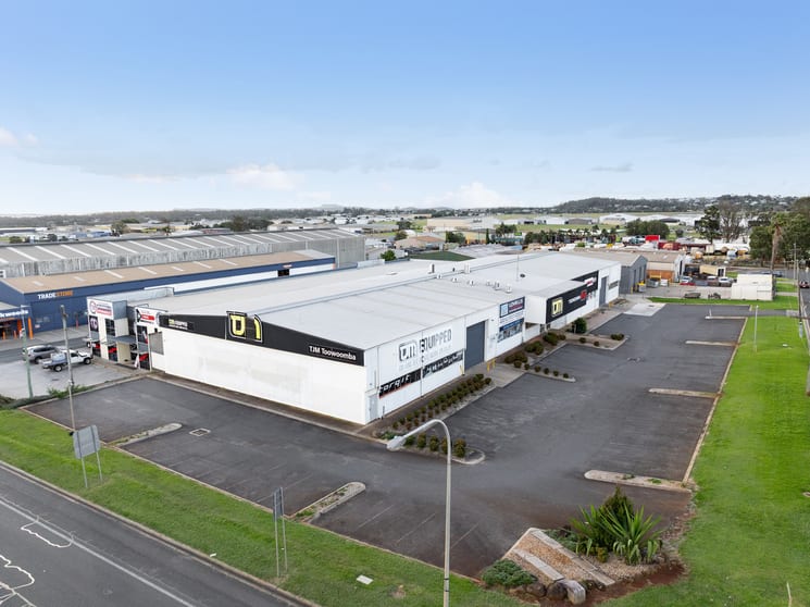 Click to view all images 305-309 Taylor Street Wilsonton QLD 4350 - Image 1