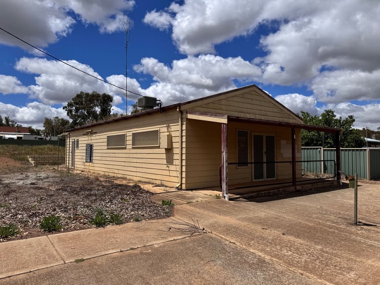 Click to view all images 16 Railway Street Calingiri WA 6569 - Image 2