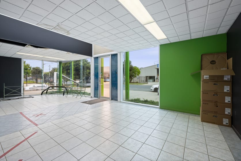 Click to view all images 901 Calimo Street North Albury NSW 2640 - Image 3