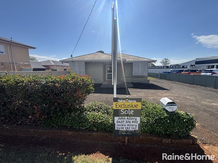 Click to view all images 73 Kingaroy Street Kingaroy QLD 4610 - Image 2