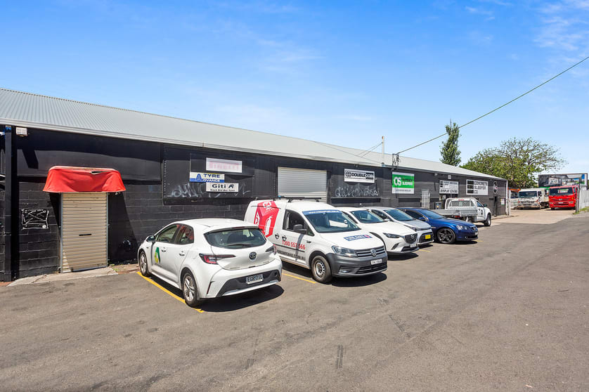 Click to view all images 235-241 Princes Highway Unanderra NSW 2526 - Image 2