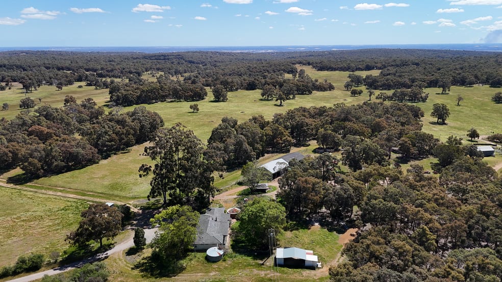 Click to view all images 463 O'Brien Road Gidgegannup WA 6083 - Image 2