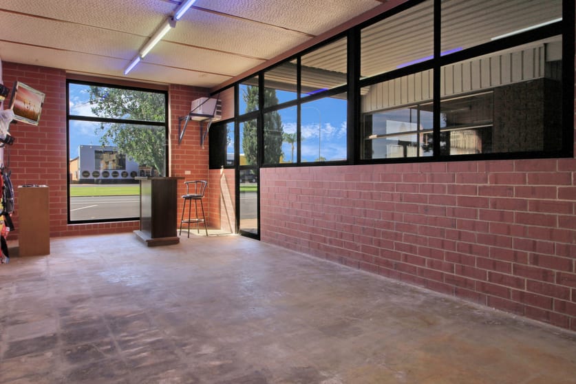 Click to view all images 106 Renmark Avenue Renmark SA 5341 - Image 3