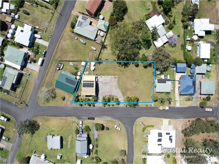 Click to view all images 7/11 Kirribilli Avenue Coomba Park NSW 2428 - Image 3