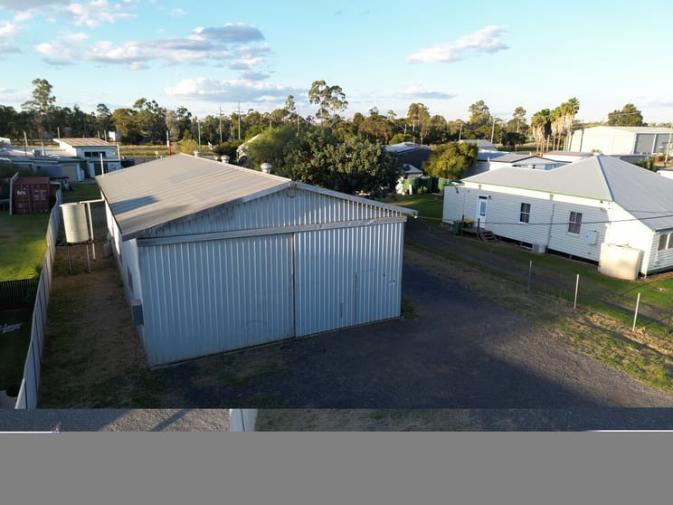 Click to view all images 36 Queen Street Oakey QLD 4401 - Image 1