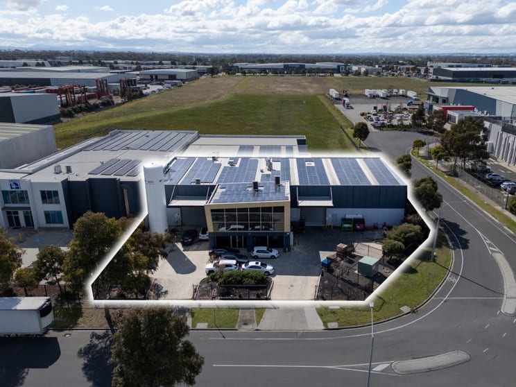 Click to view all images 149 Paramount Boulevard Derrimut VIC 3026 - Image 2