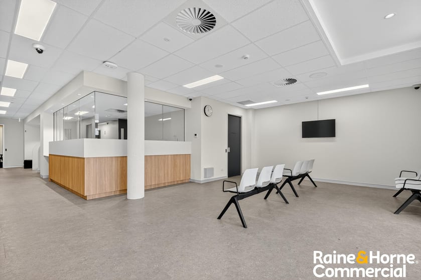 Click to view all images 2/427 Gympie Road Strathpine QLD 4500 - Image 2