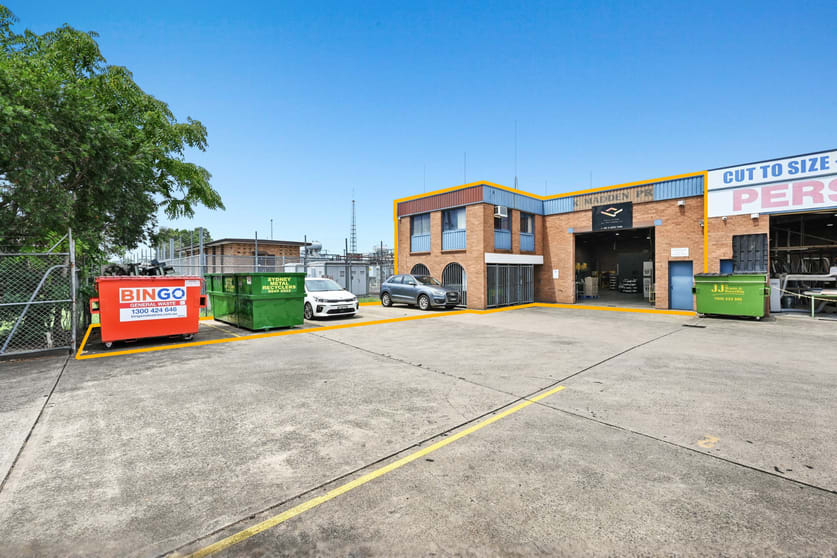 Click to view all images 1/2 Field Close Moorebank NSW 2170 - Image 1