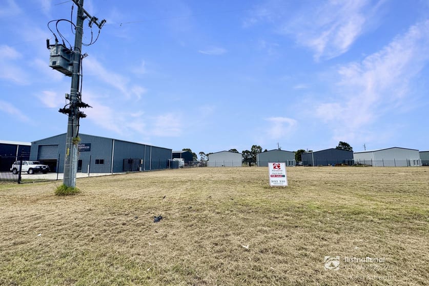 Click to view all images 108 Holloway Street Bairnsdale VIC 3875 - Image 3