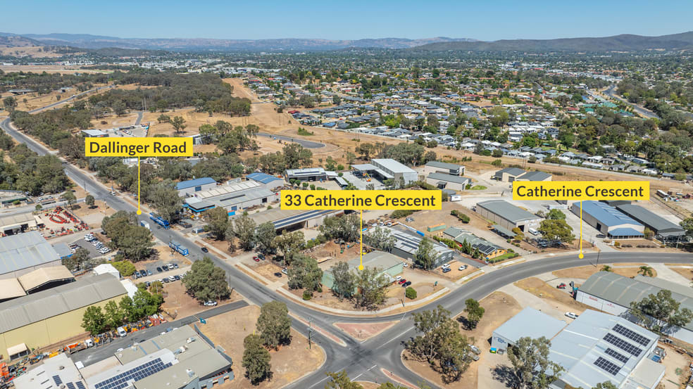 Click to view all images 33 Catherine Crescent Lavington NSW 2641 - Image 1