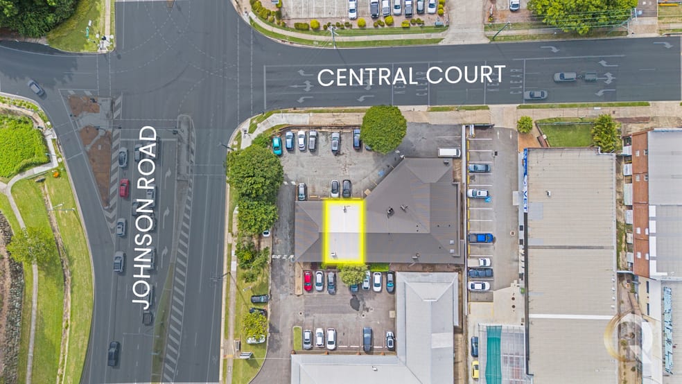 Click to view all images 2/1 Central Court Hillcrest QLD 4118 - Image 4
