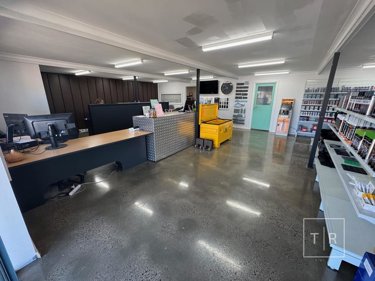 Click to view all images 77 Norseman Road Castletown WA 6450 - Image 2