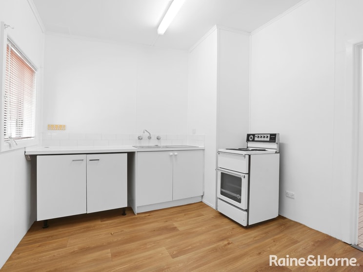 Click to view all images 181 Bentinck Street Bathurst NSW 2795 - Image 2