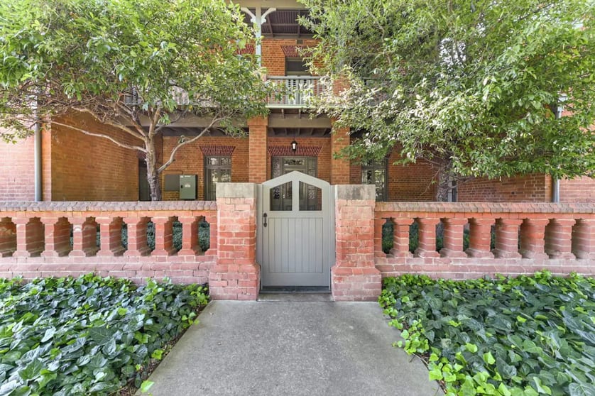 Click to view all images Wagga Wagga NSW 2650 - Image 1