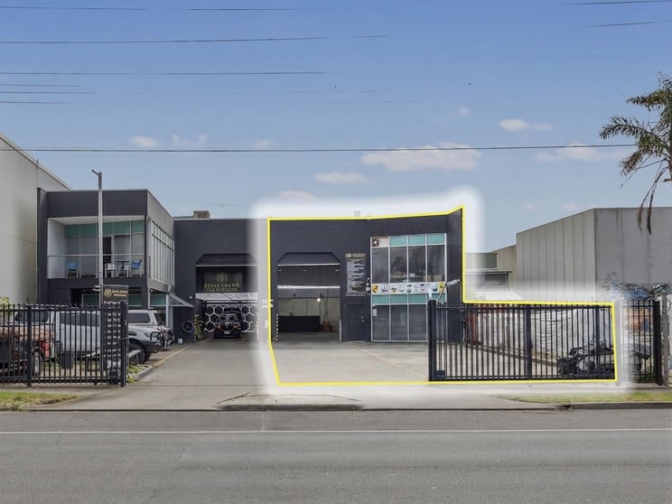 Unit 2/2/300 Kororoit Creek Road Williamstown North VIC 3016 - Image 1