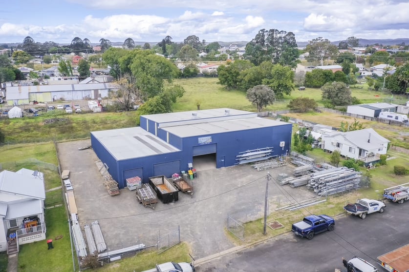 Click to view all images 6 Cornwall Street Taree NSW 2430 - Image 2