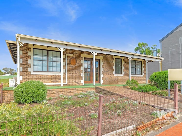 Click to view all images 8 Langton Road Mount Barker WA 6324 - Image 1