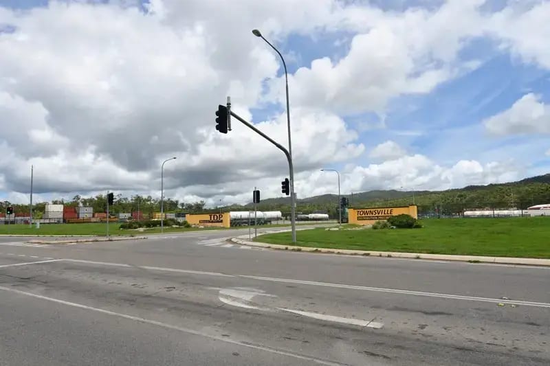 Click to view all images 13 Kupfer Drive Roseneath QLD 4811 - Image 2