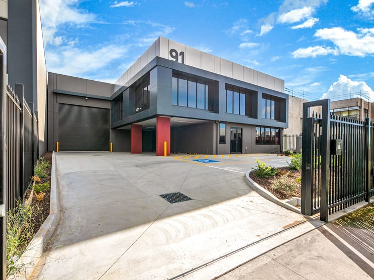 Click to view all images 91 Collins Road Melton VIC 3337 - Image 2