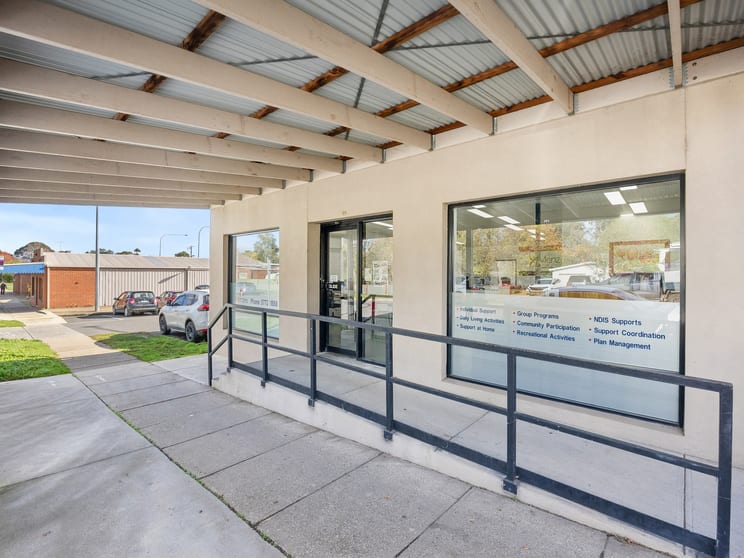 Click to view all images 49 Nihil Street Alexandra VIC 3714 - Image 2