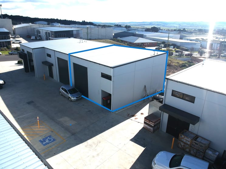Click to view all images 8/14 Watt Robin Hill NSW 2795 - Image 2