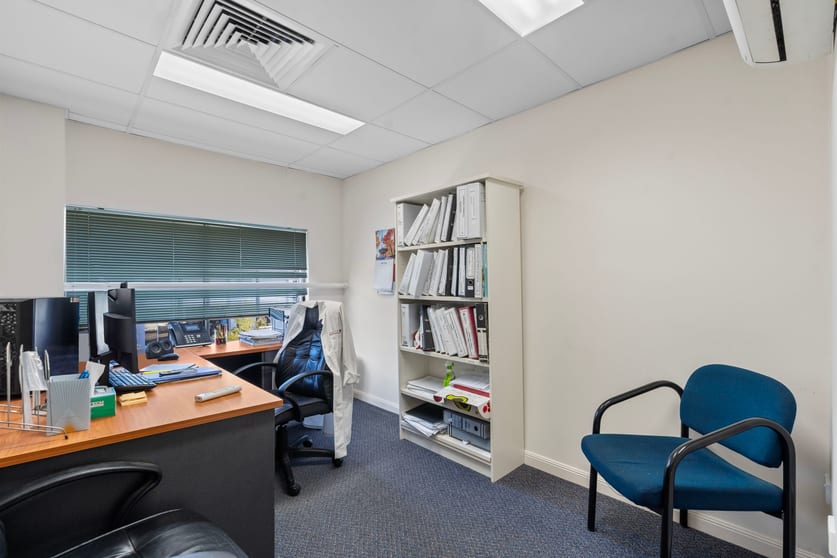 Click to view all images 7&8/4 Fremantle Street Burleigh Heads QLD 4220 - Image 4